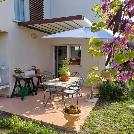 펜션 The Flower- Townhouse With Air Conditioning And Garden! *