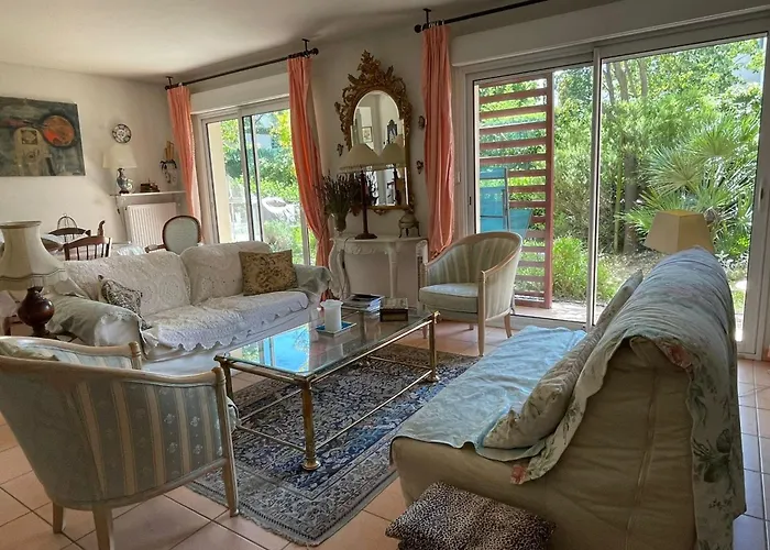 The Flower- Townhouse With Air Conditioning And Garden!