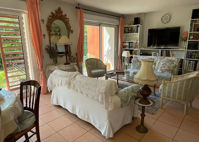 The Flower- Townhouse With Air Conditioning And Garden! Dom wakacyjny