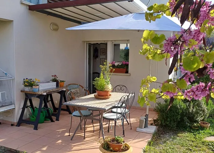 Dom wakacyjny The Flower- Townhouse With Air Conditioning And Garden! *