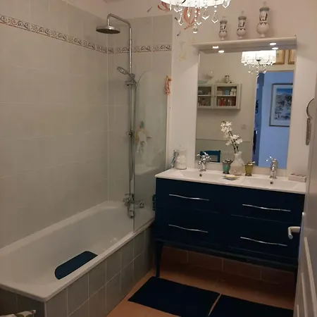 בית נופש The Flower- Townhouse With Air Conditioning And Garden! *