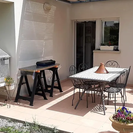 The Flower- Townhouse With Air Conditioning And Garden! בית נופש