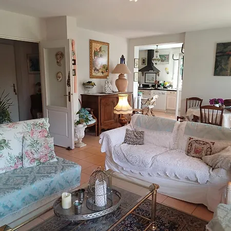 בית נופש The Flower- Townhouse With Air Conditioning And Garden! מונפלייה