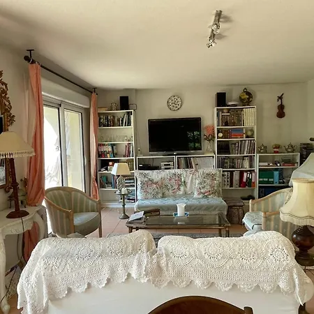 בית נופש The Flower- Townhouse With Air Conditioning And Garden! מונפלייה