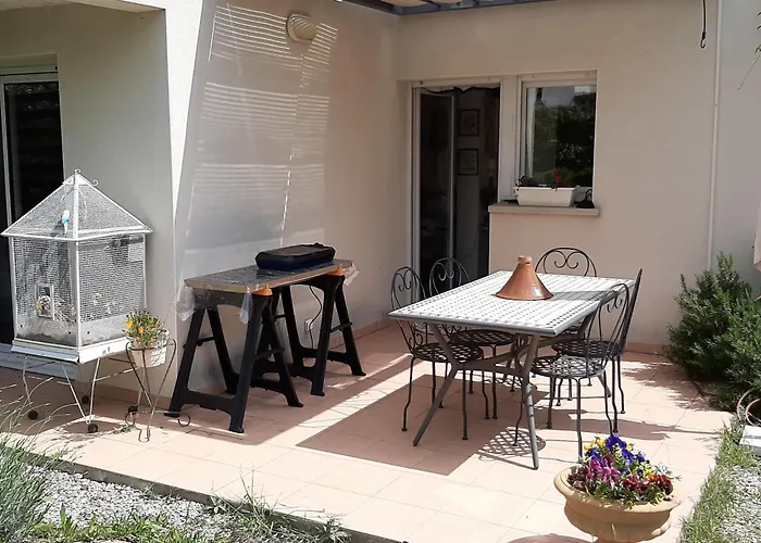 The Flower- Townhouse With Air Conditioning And Garden! Σπίτι διακοπών